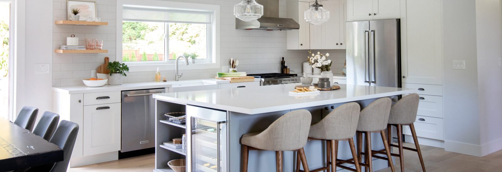Kitchen-Barcelona-Flat-in-Arctic-and-Smoke-scaled